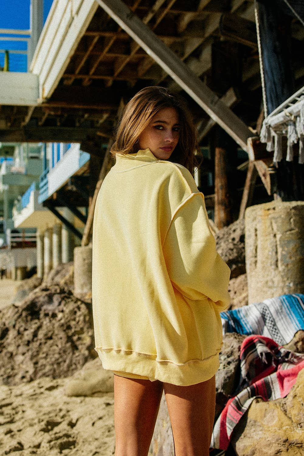 DILLY DALLY Reversible Oversized Mockneck Sweatshirt